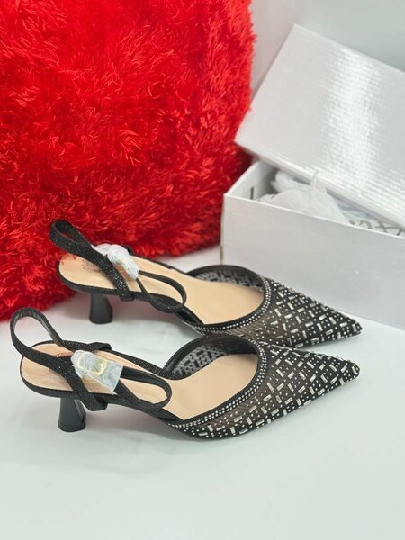 Ladies kitten heel
