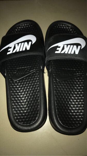 Claquettes NiKE