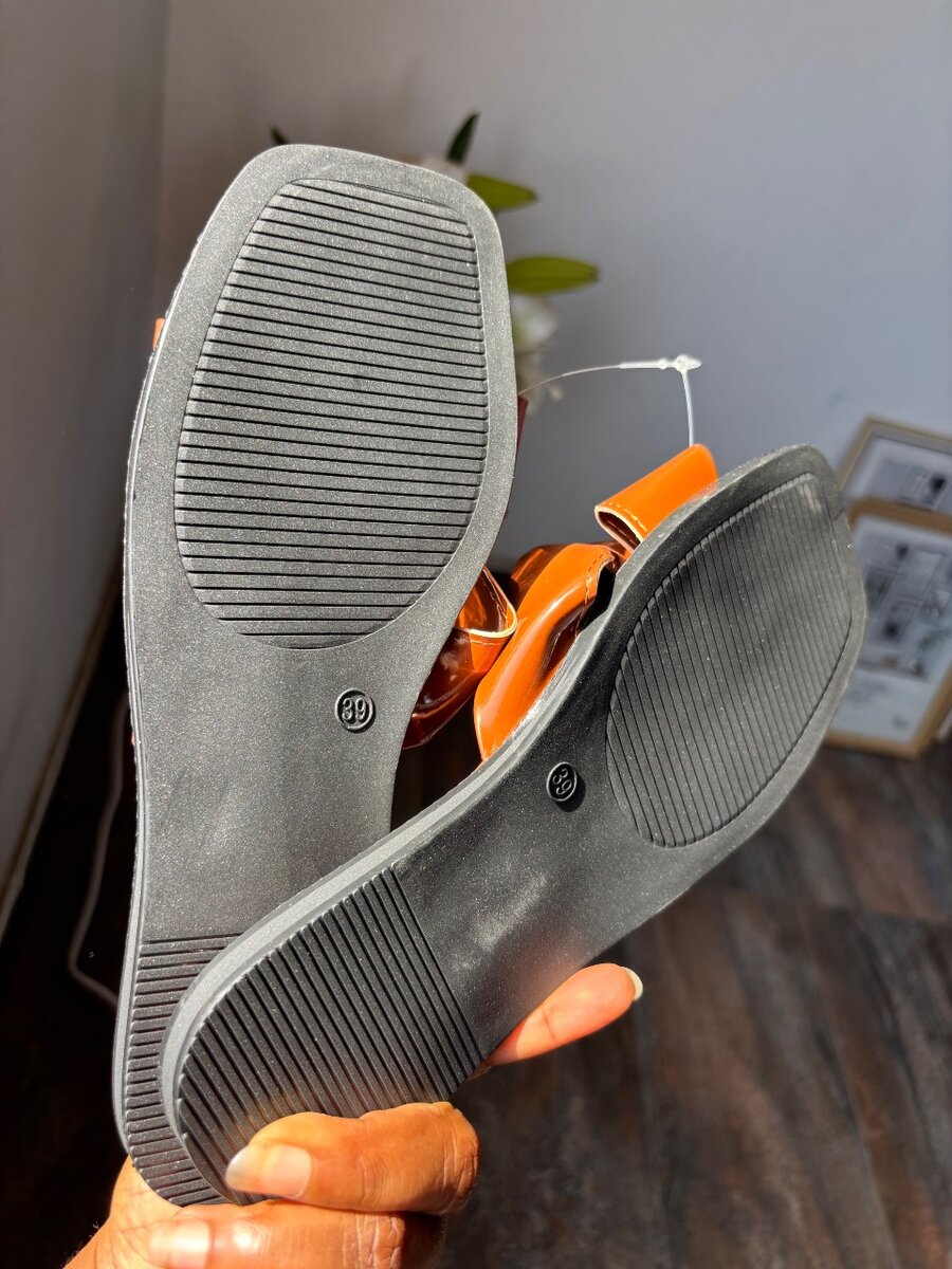 Ladies slippers