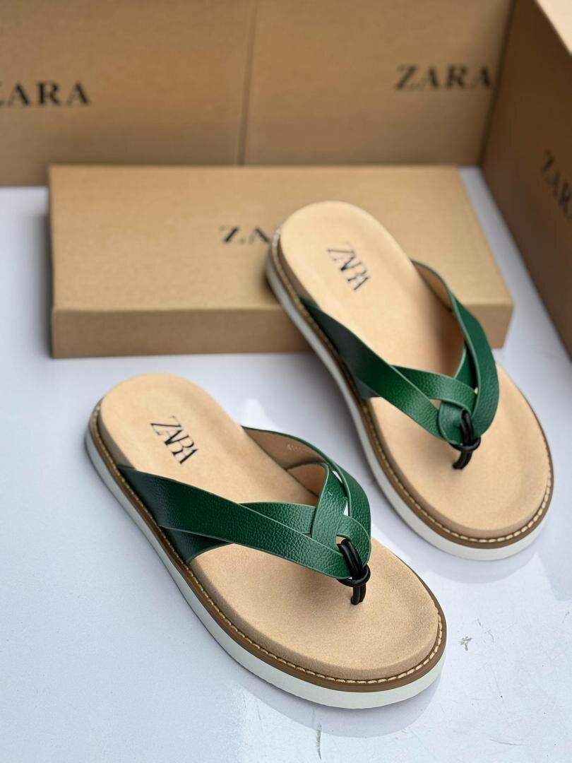 Gucci slippers