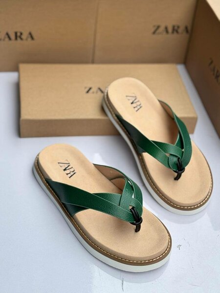 Gucci slippers