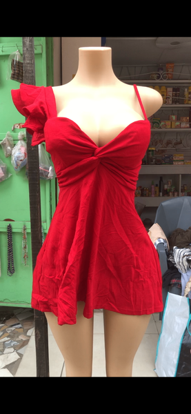 Robe rouge à bretelles