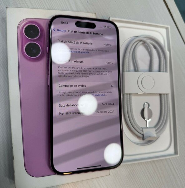 iPhone 16 Casi neuf très propre