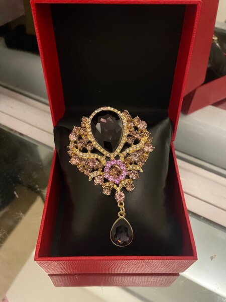 Statement brooch