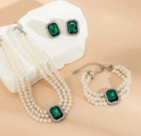 Gorgeous pearl set