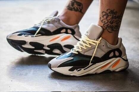Yeezy 700 couleur officielle