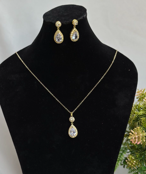 Necklace + earrings