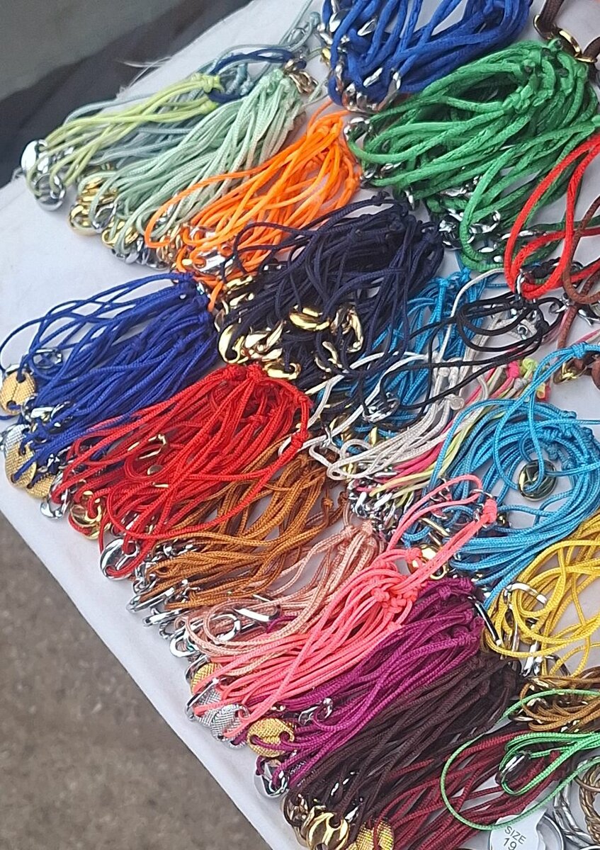 Bracelets en corde multicolore