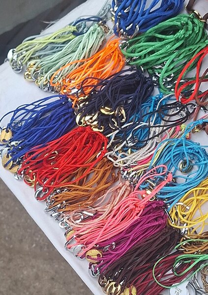 Bracelets en corde multicolore