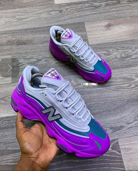 NEW BALANCE 1000