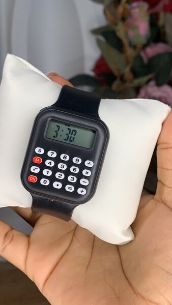 Montre numérique multifonction