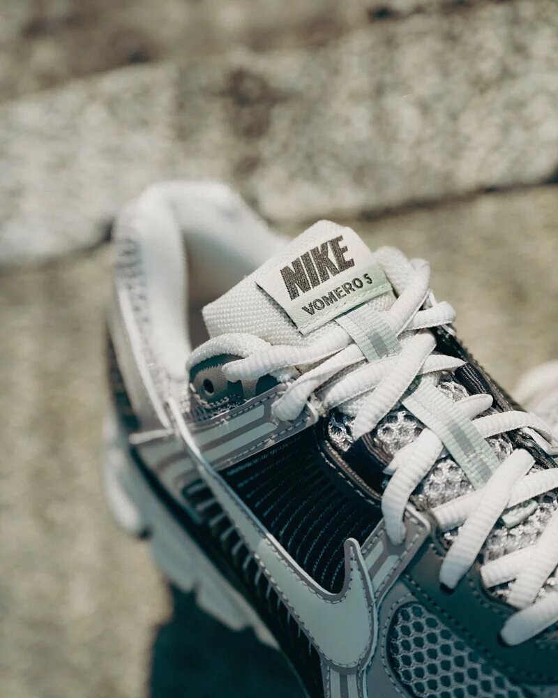 NIKE AIR ZOOM VOMERO 5