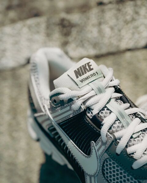 NIKE AIR ZOOM VOMERO 5