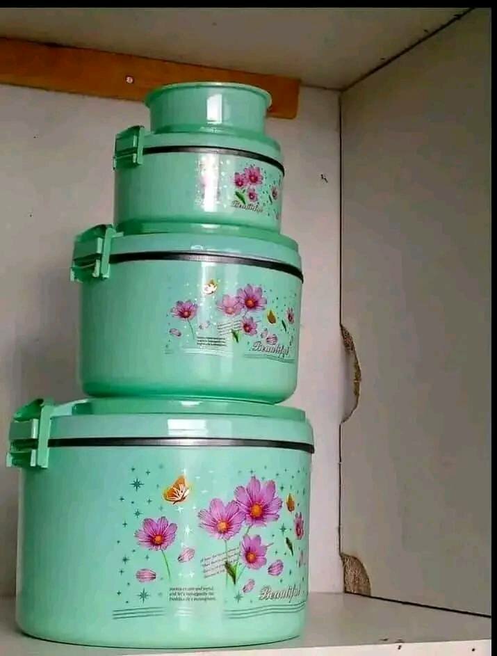 green set of pots