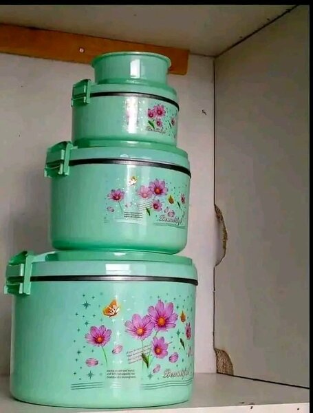 green set of pots
