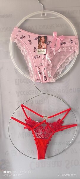 Culottes en dentelle colorée