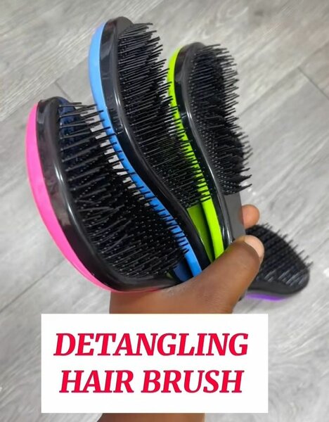 Detangling brush