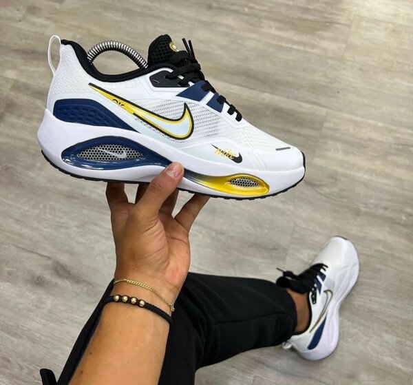 NIKE TRAINER
