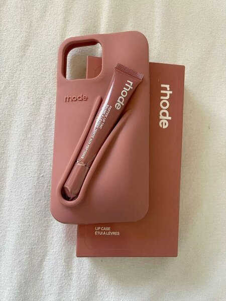 Coque de Téléphone avec Baume à Lèvres