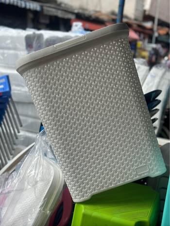 Panières à linge en plastique