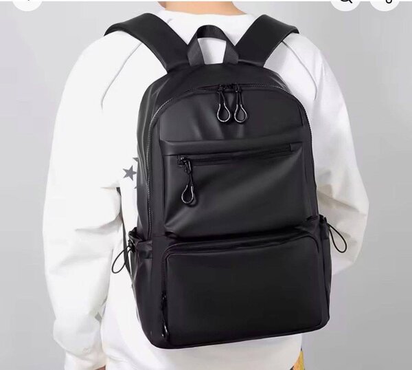 Sac à dos en cuir noir