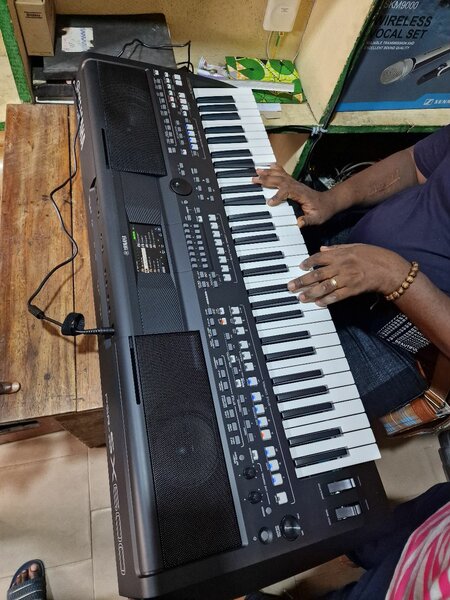 Clavier piano yamaha PSR-SX600