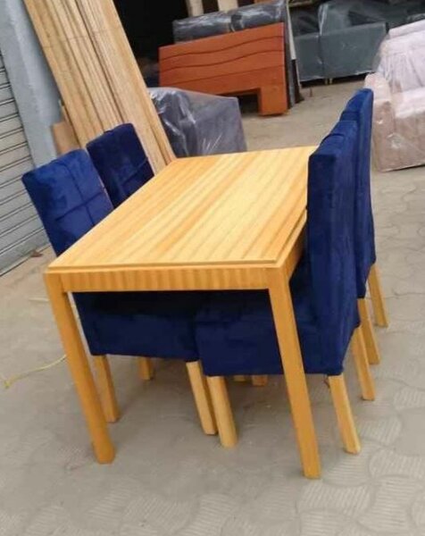 Table et chaises en bois moderne