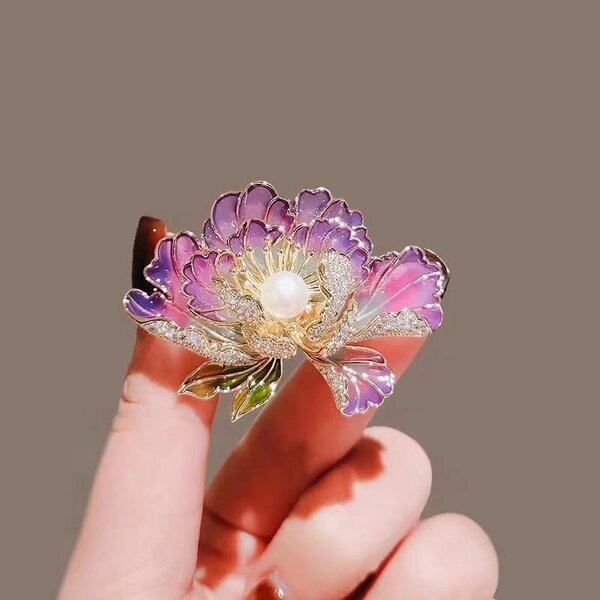 精美花卉珍珠胸针