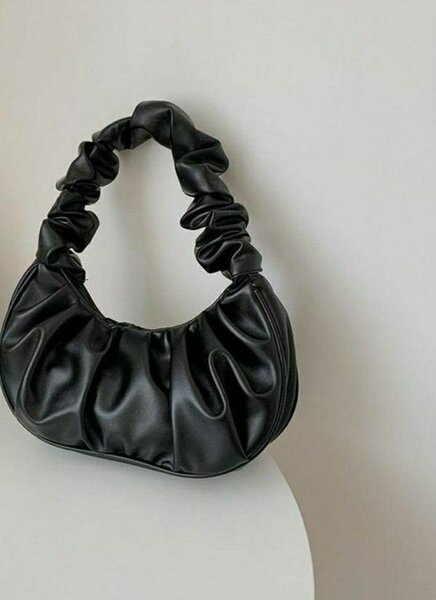 Sac à main en cuir noir élégant
