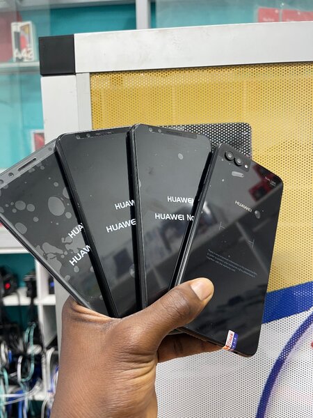 Huawei nova 2S