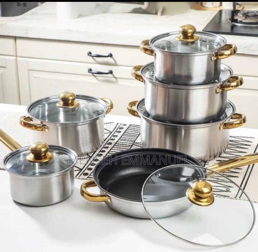 Batterie de cuisine en acier inoxydable avec couvercles en verre