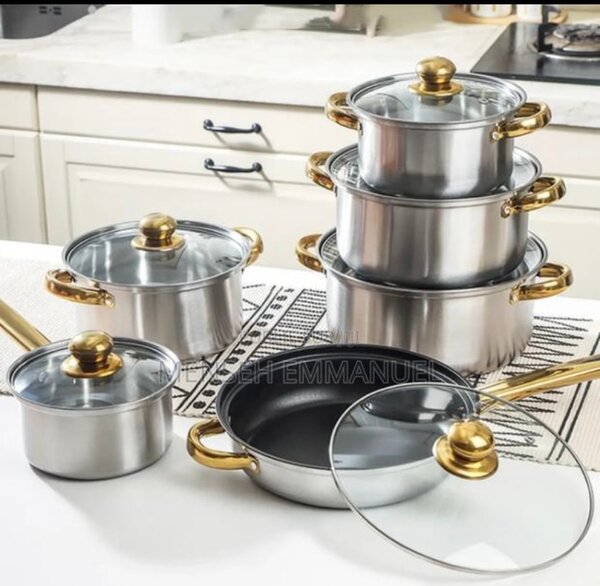 Batterie de cuisine en acier inoxydable avec couvercles en verre