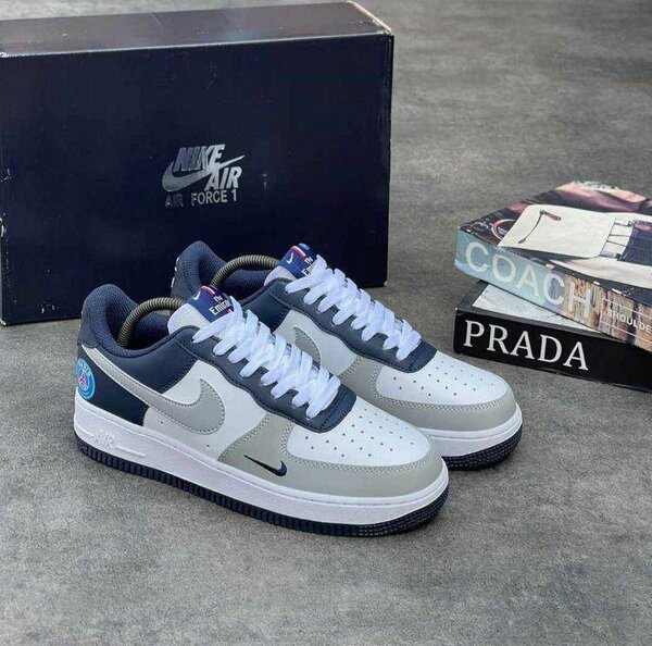 Nike Sneaker