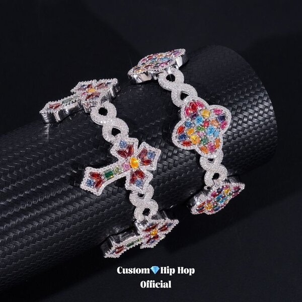 Bracelets en strass colorés