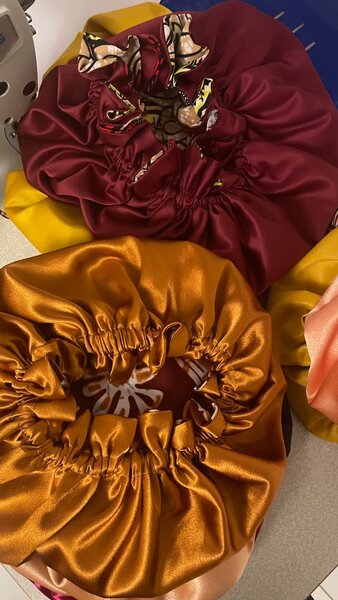 Bonnet en satin