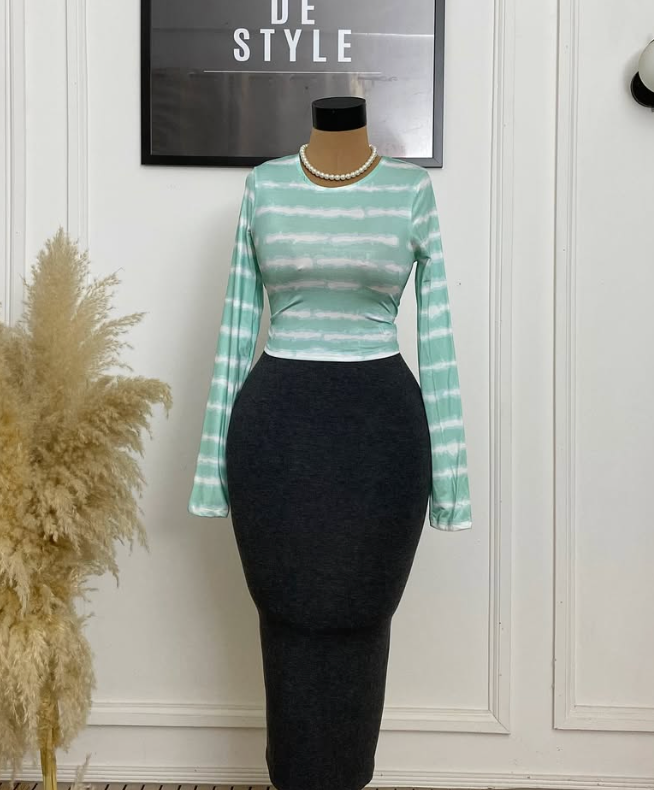 STRETCHY TOP
