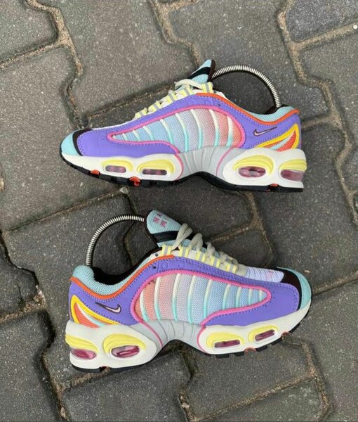 TN sneakers