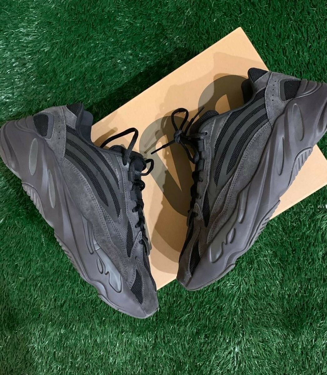 Yeezy boost 700