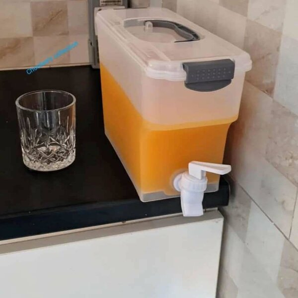 Plastic kitchenware