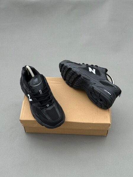 New Balance black