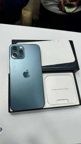 iPhone 12 Pro Max 128g très propre