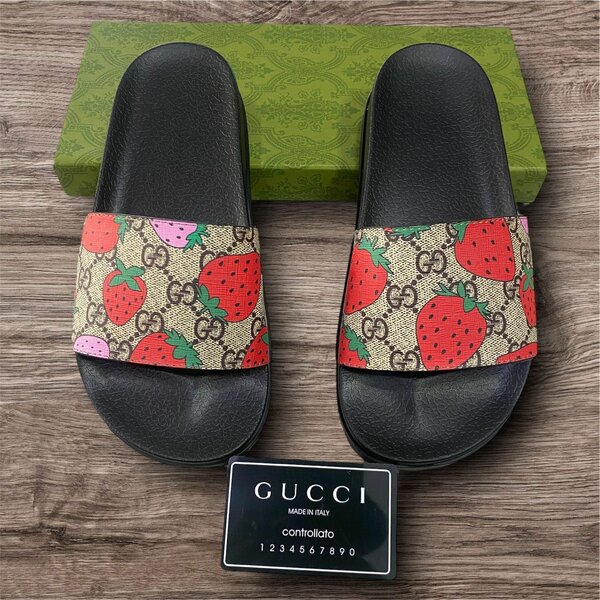 Unisex slides