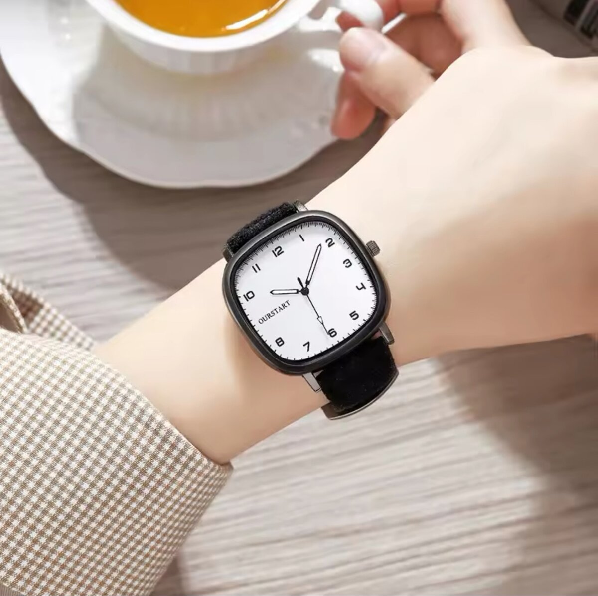 Montre à poignée élégante