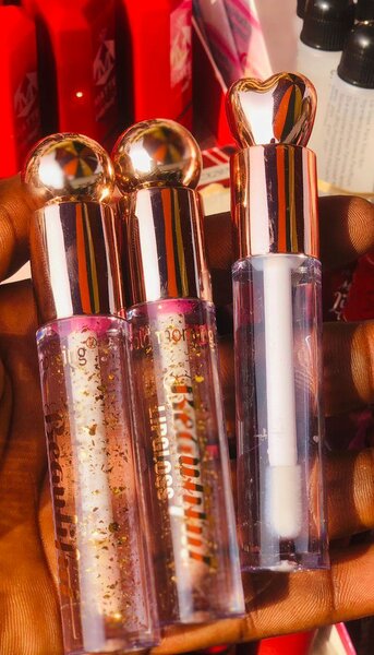 Magic lip gloss