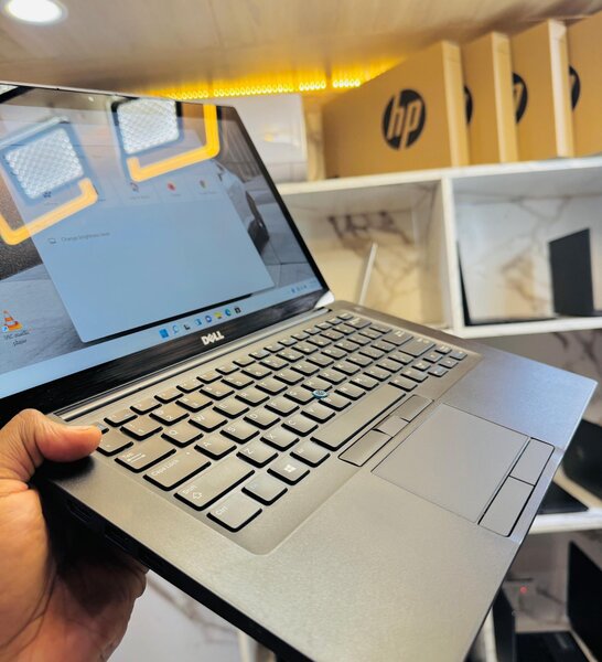 DELL LATITUDE E7390
