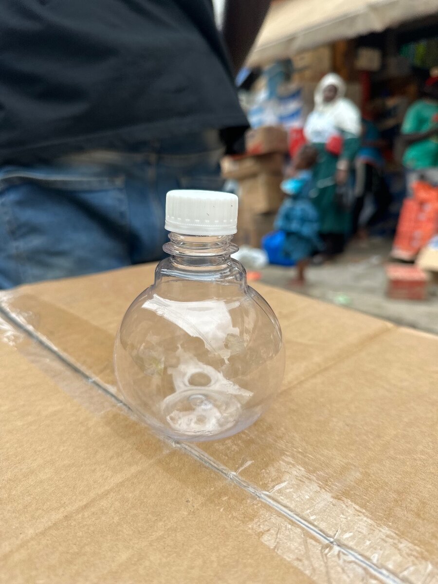 Petite bouteille ronde en plastique