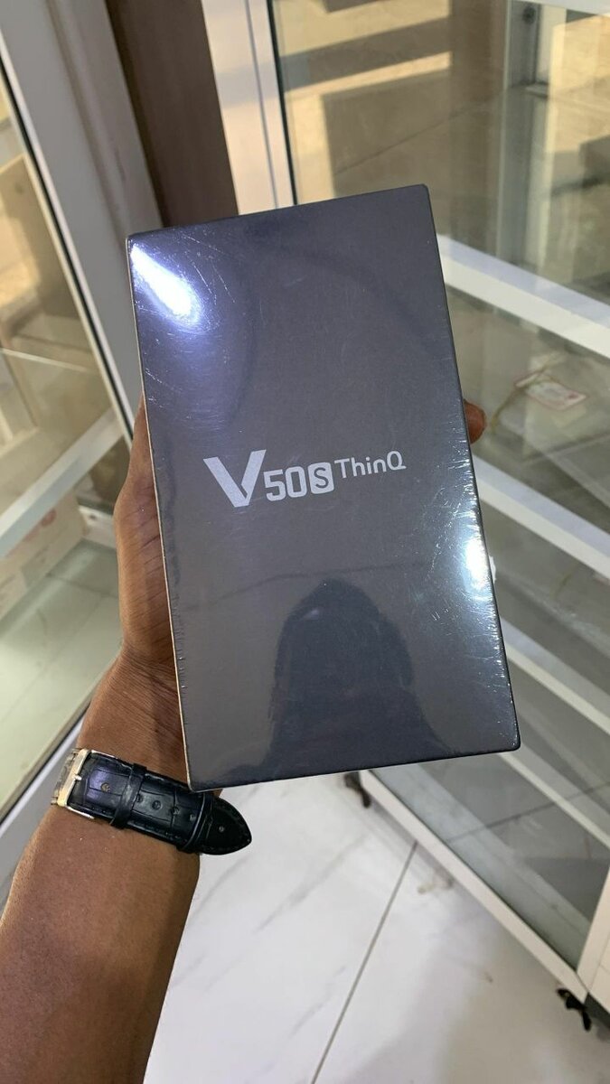 LG V50s 5G ThinQ 256gb/8gb ram fresh in box 12  months warra