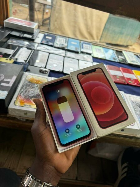 iPhone 12 mini 64 giga tout passe 145.000