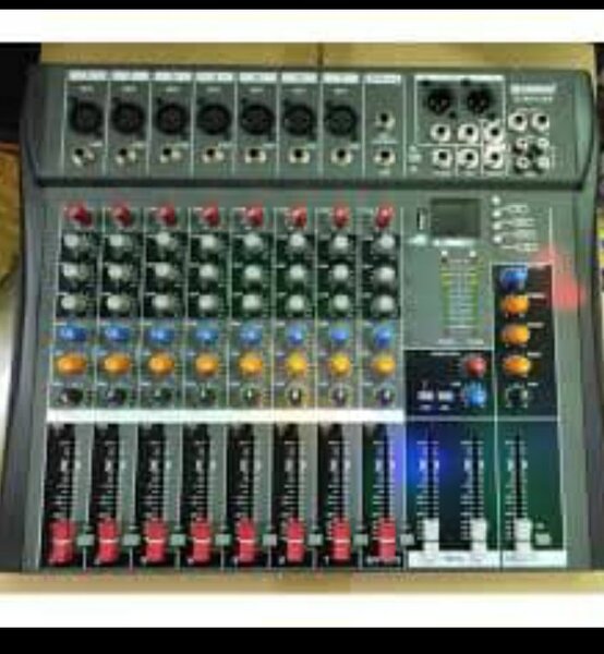 Table de mixage audio professionnelle
