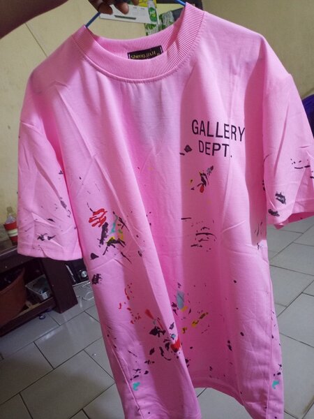 T-shirt rose artistique